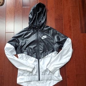Nike Windrunner Black White